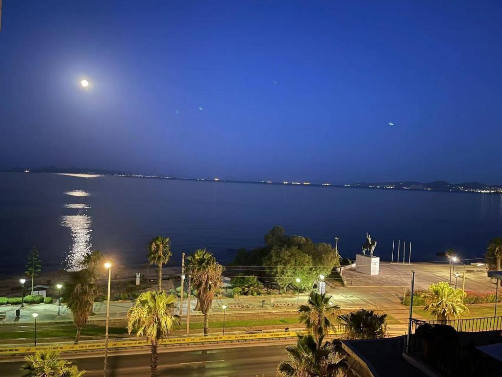 PALAIO FALIRO NIGHT VIEW